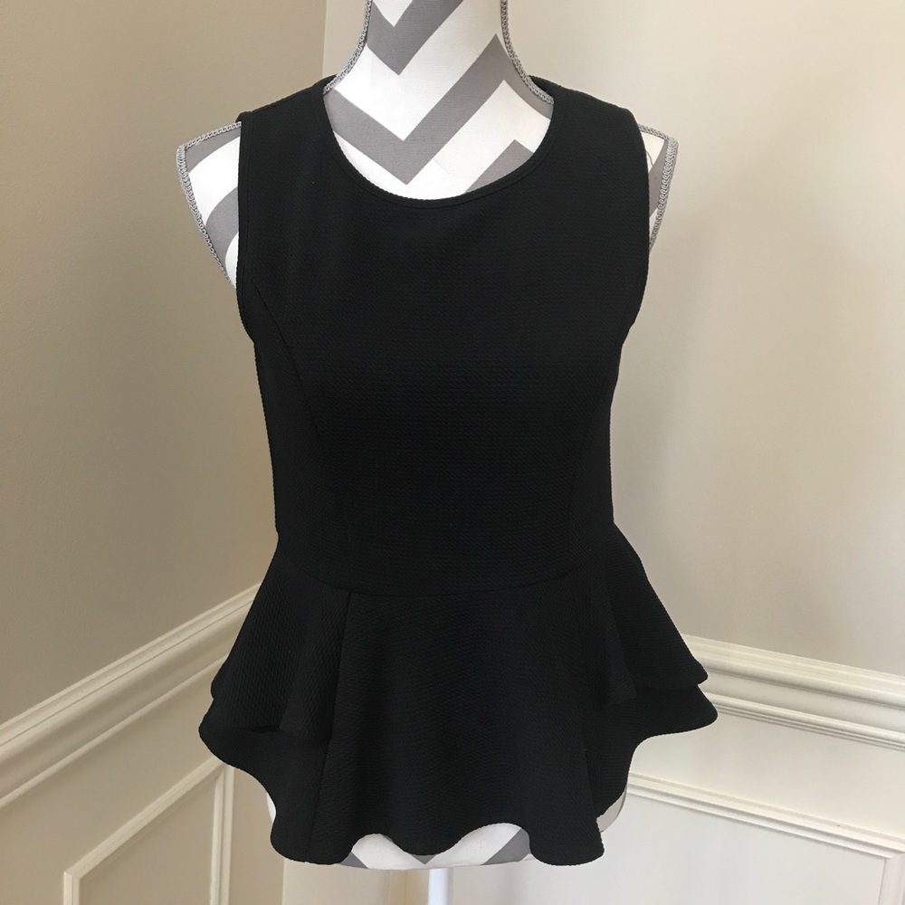 Textured ruffle peplum top
